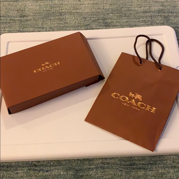 Box and shopping bag COACH